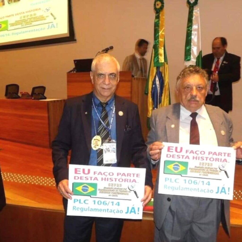 Investigador Mario Delpratto e amigo